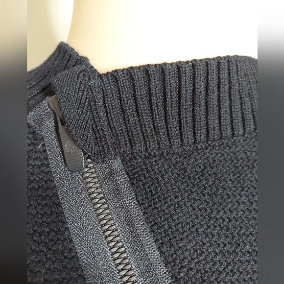 Lululemon Merino Wool Ladies Black Zip Up Pancho O/S Pretty! Good Condition - Picture 4 of 10